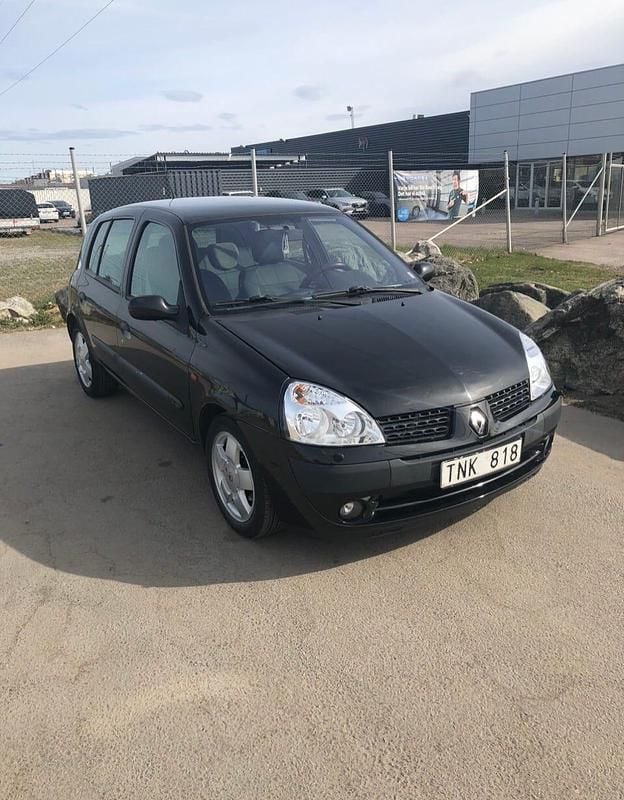 Begagnad Renault Clio II 98 HK (72 kW) 2003 Halvkombi