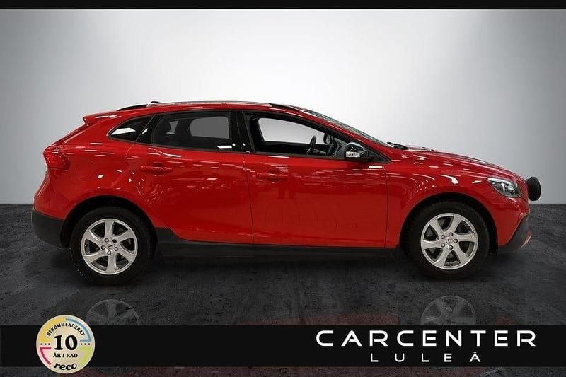 Begagnad Volvo V40 CC Kinetic 120 HK (88 kW) 2018 Röd Kombi
