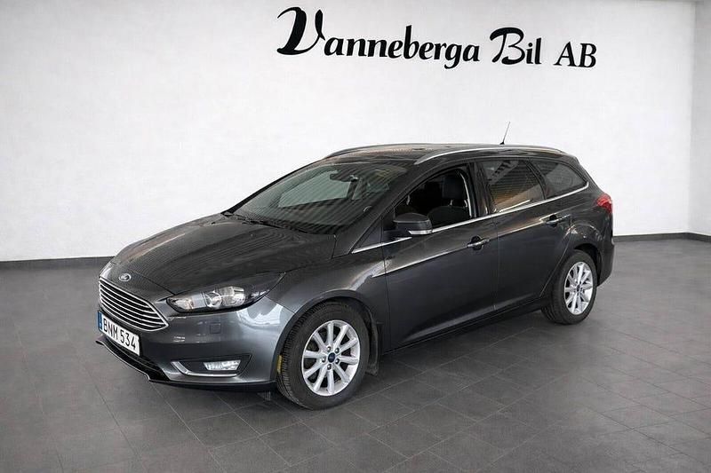 Begagnad Ford Focus Titanium 101 HK (74 kW) 2015 Grå Kombi