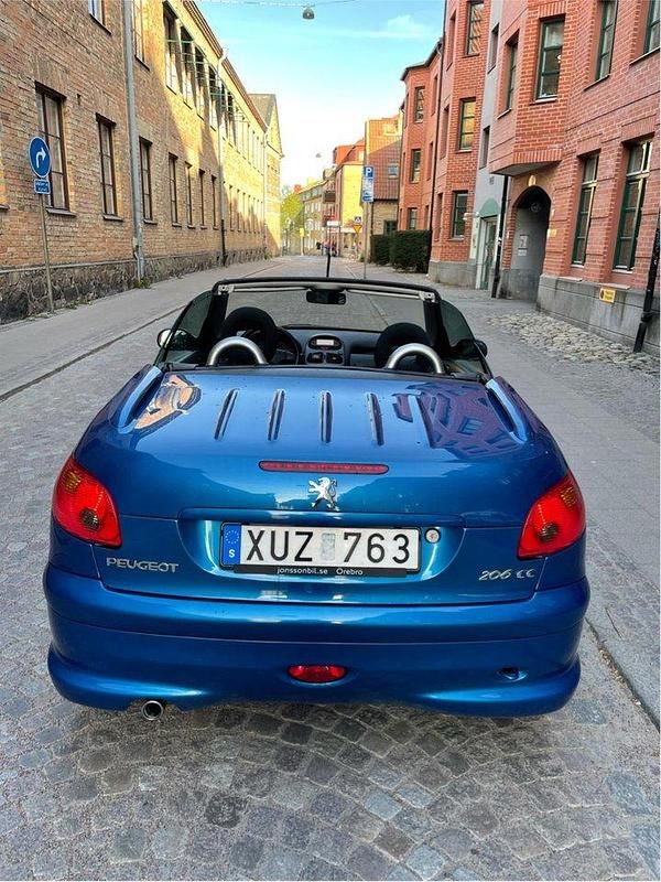 Blå Begagnad 2006 Peugeot 206 CC Cab | 40 000 kr (Marknadspris) - Bild 1/4