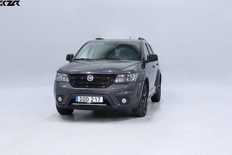 Grå Begagnad 2013 Fiat Freemont S SUV | 98 800 kr (Bra pris) - Bild 1/4