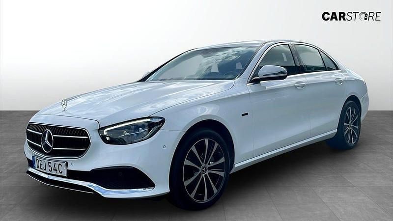 Vit Begagnad 2021 Mercedes 300 Sedan | 419 900 kr - Bild 1/4