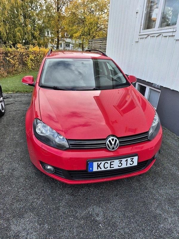 Röd Begagnad 2011 VW Golf VI Kombi | 25 000 kr (Superpris) - Bild 1/4