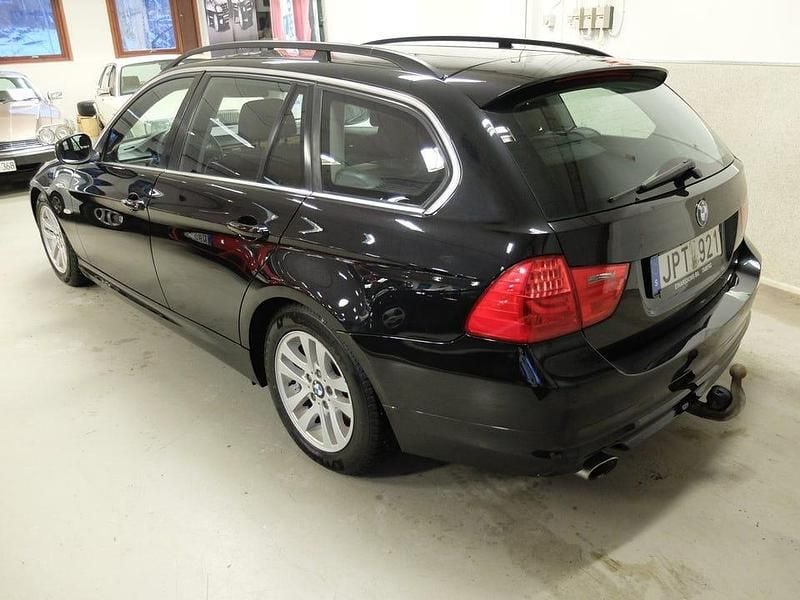 Begagnad BMW 320 Comfort Edition 170 HK (125 kW) 2009 Svart Kombi