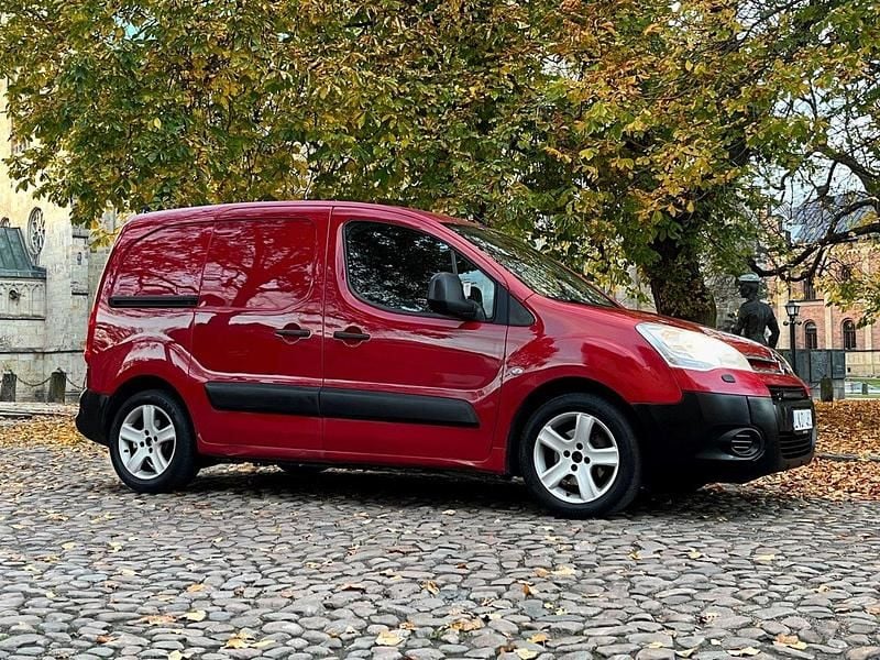 Röd Begagnad 2010 Citroën Berlingo Minibuss | 37 000 kr (Lite dyr) - Bild 1/4