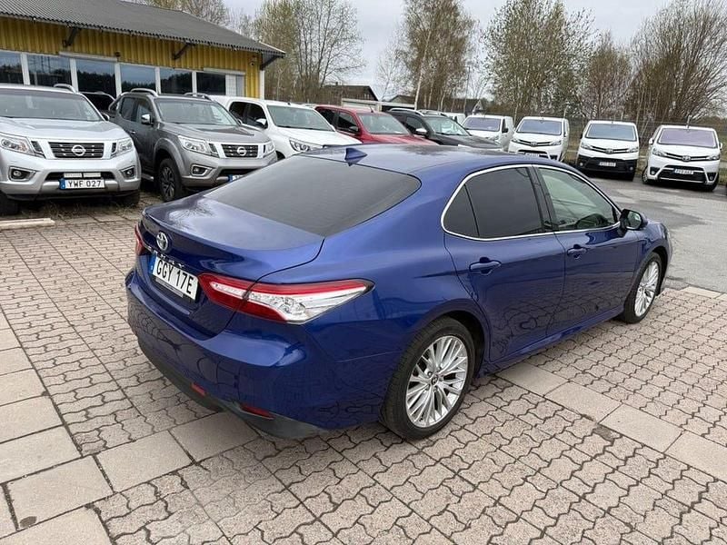 Begagnad Toyota Camry 218 HK (160 kW) 2020 Mörkblå Sedan