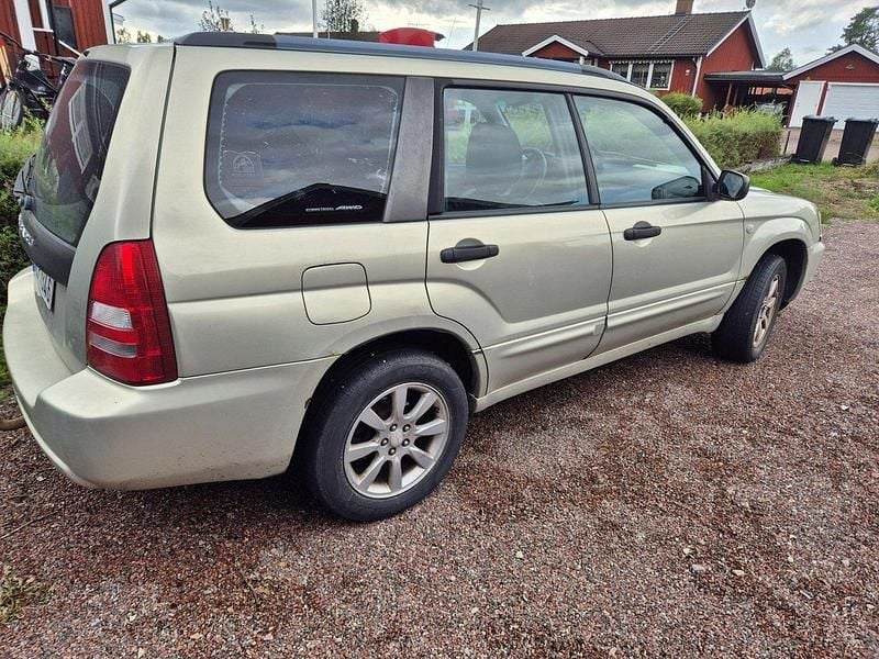 Gul Begagnad 2005 Subaru Forester SUV | 20 000 kr (Marknadspris) - Bild 1/2