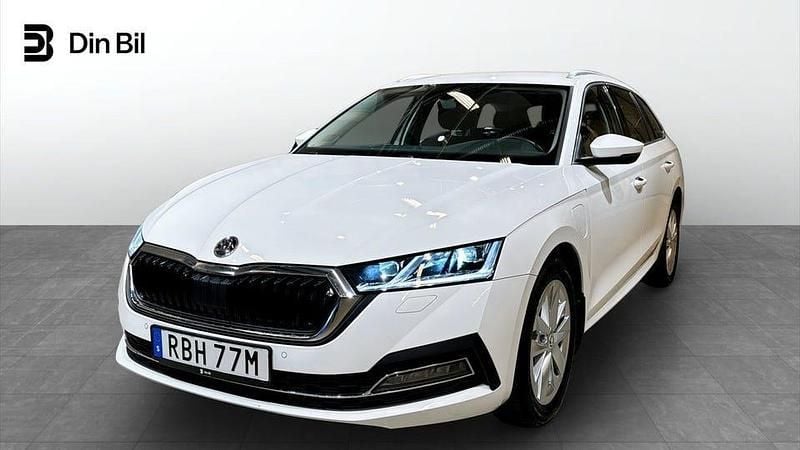 Vit Begagnad 2024 Skoda Octavia Style Kombi | 319 900 kr (Superpris) - Bild 1/4
