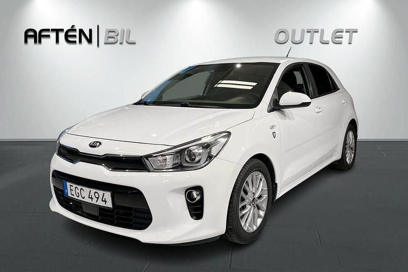 Vit Begagnad 2018 Kia Rio Advance Halvkombi | 179 800 kr (Marknadspris) - Bild 1/3