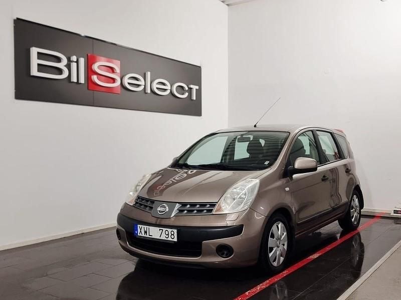 Ljusbrun Begagnad 2006 Nissan Note Halvkombi | 27 900 kr (Marknadspris) - Bild 1/4