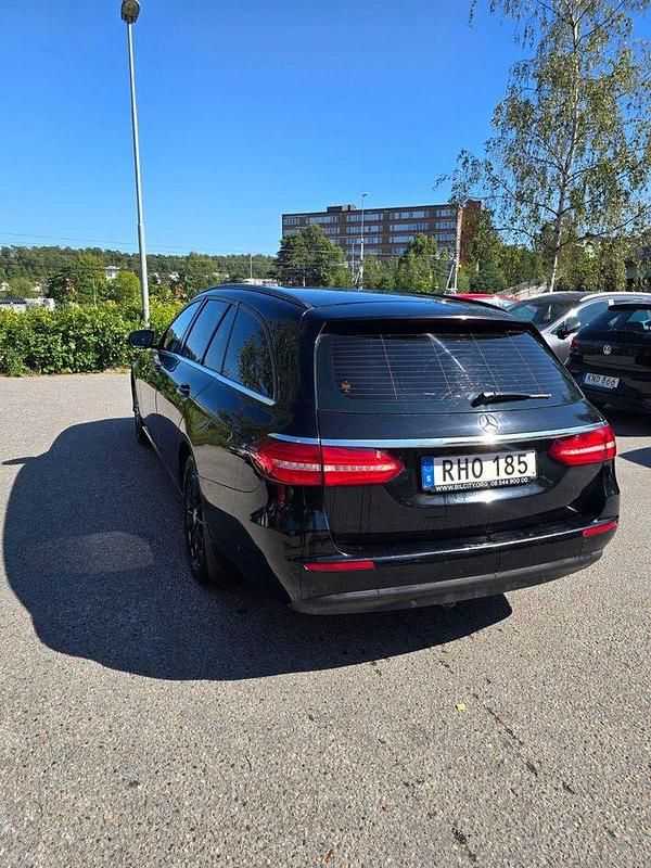 Svart Begagnad 2017 Mercedes E220 Kombi | 95 000 kr - Bild 1/4