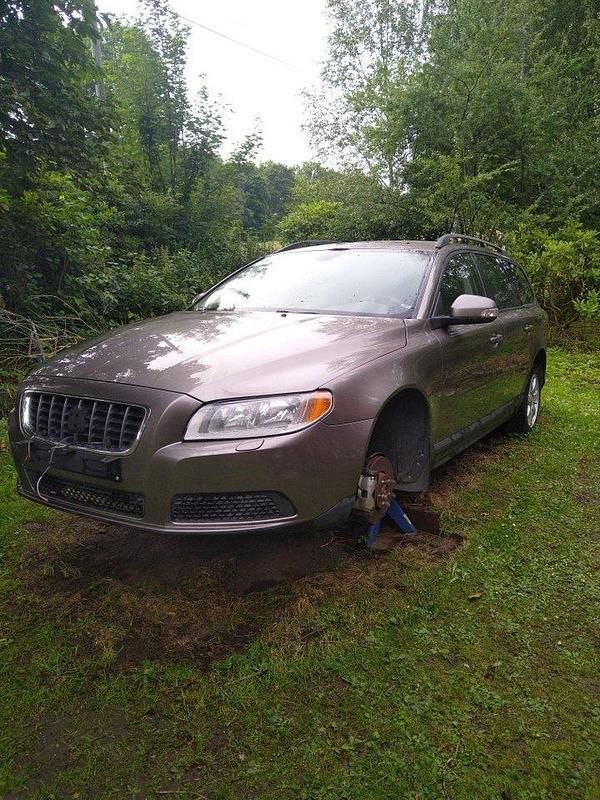 Grå Begagnad 2008 Volvo V70 Kinetic Kombi | 25 000 kr (Superpris) - Bild 1/4