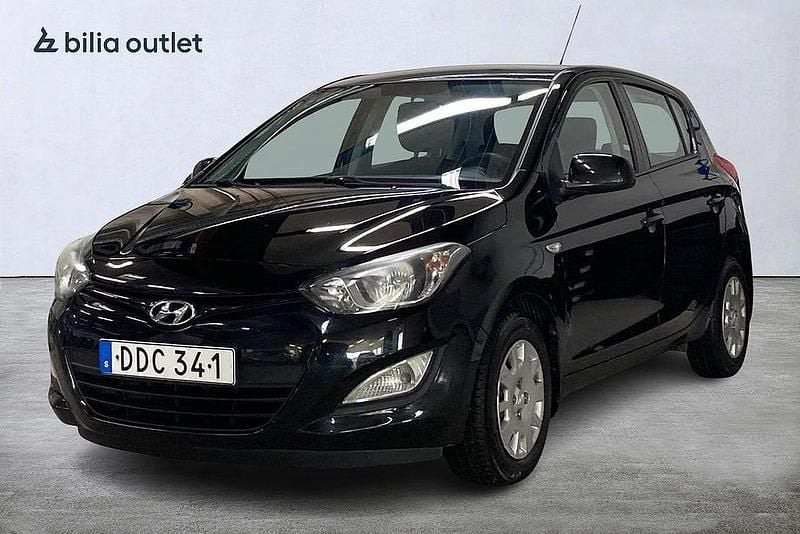 Svart Begagnad 2014 Hyundai i20 Comfort Halvkombi | 54 900 kr (Marknadspris) - Bild 1/4