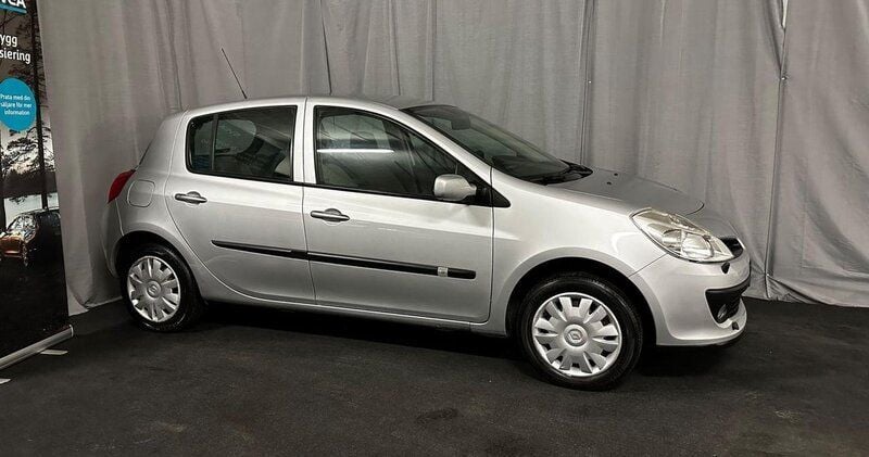 Begagnad Renault Clio R.S. R.S. 75 HK (55 kW) 2008 Silver Halvkombi