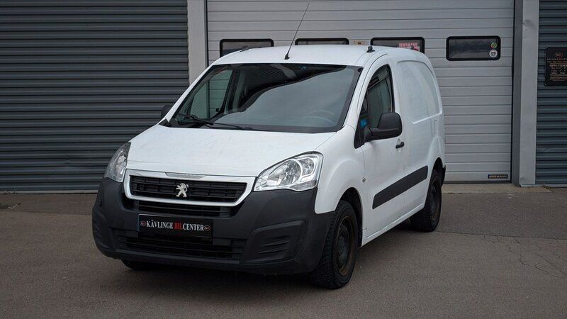 Vit Begagnad 2017 Peugeot Partner Minibuss | 49 900 kr (Superpris) - Bild 1/4