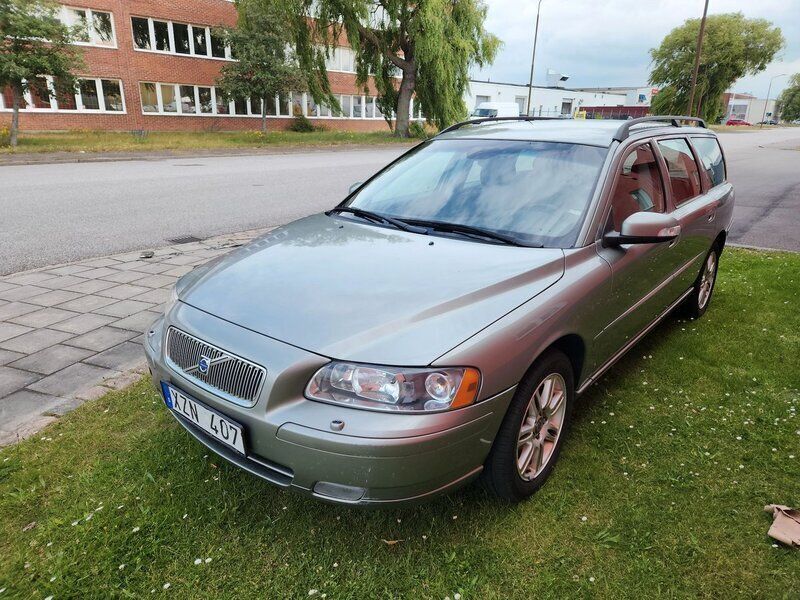 Ljusgrön (grön) Begagnad 2008 Volvo V70 Momentum Kombi | 43 500 kr (Superpris) - Bild 1/4