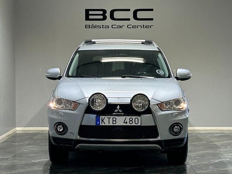 Begagnad Mitsubishi Outlander 156 HK (114 kW) 2010 Silver SUV