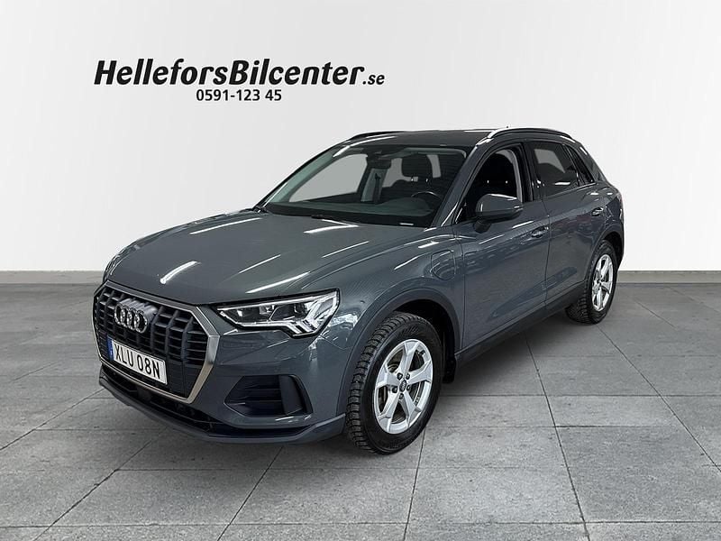 Grå Begagnad 2021 Audi Q3 SUV | 309 500 kr - Bild 1/4