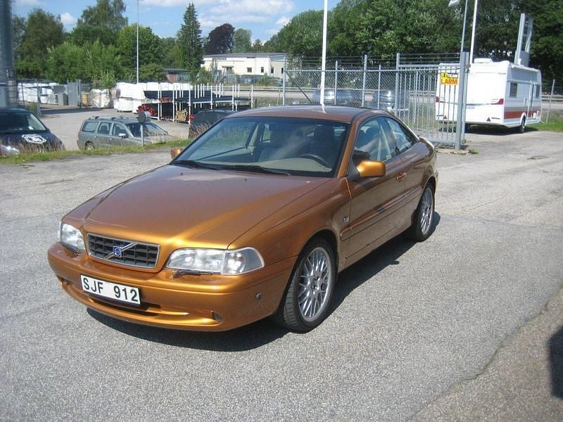Begagnad Volvo C70 194 HK (142 kW) 2001 Gul Sportkupé