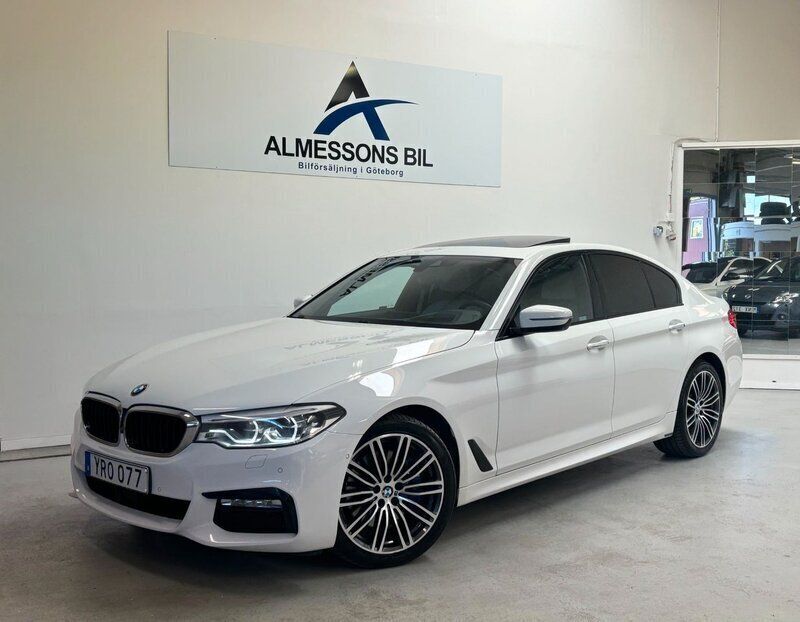 Vit Begagnad 2017 BMW 530 M Sport Sedan | 289 900 kr (Marknadspris) - Bild 1/4