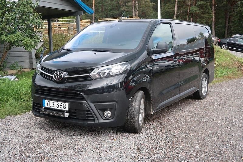 Svart Begagnad 2018 Toyota Proace Van | 112 500 kr (Marknadspris) - Bild 1/4