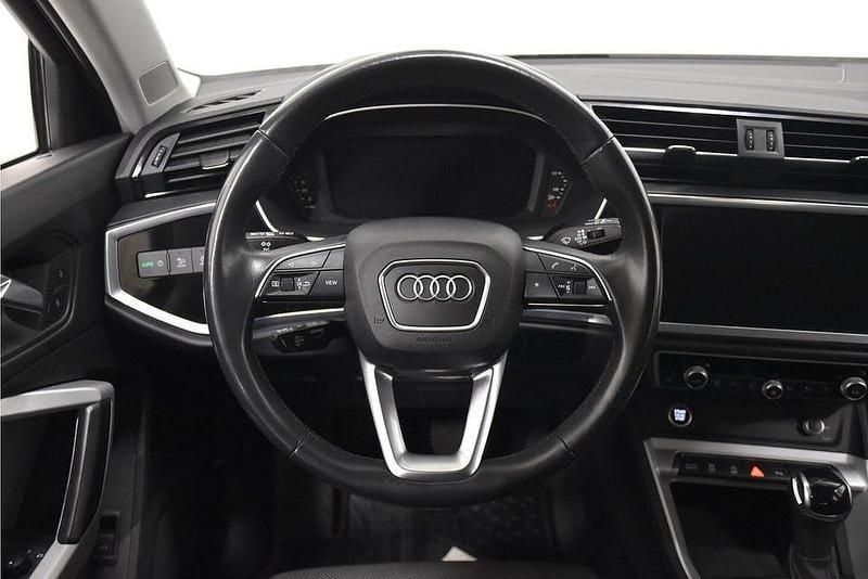 Begagnad Audi Q3 Advanced 150 HK (110 kW) 2021 Grå SUV