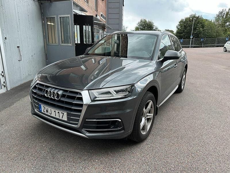 Grå Begagnad 2018 Audi Q5 SUV | 249 900 kr (Bra pris) - Bild 1/4