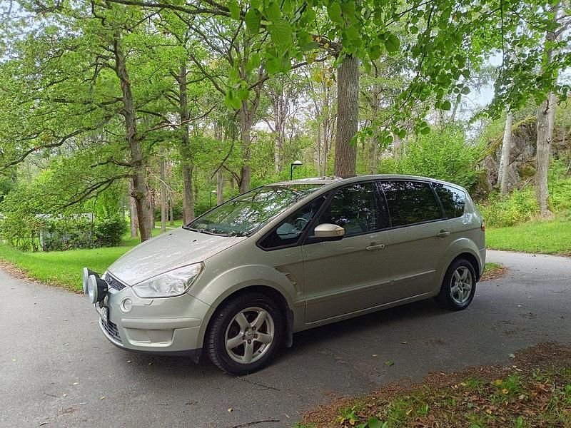 Grå Begagnad 2008 Ford S-MAX S Minibuss | 15 000 kr (Superpris) - Bild 1/4
