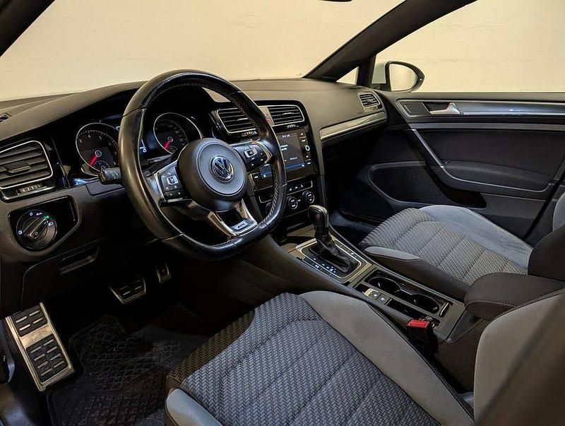 Begagnad VW Golf VII GT 150 HK (110 kW) 2020 Vit Halvkombi