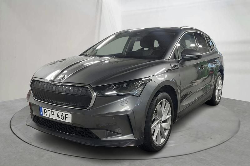 Grå Begagnad 2022 Skoda Enyaq iV SUV | 309 000 kr (Superpris) - Bild 1/4