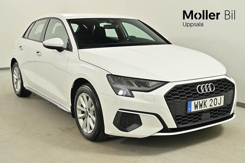 Vit (ibisvit) Begagnad 2023 Audi A3 Sportback Proline Halvkombi | 264 900 kr (Marknadspris) - Bild 1/4
