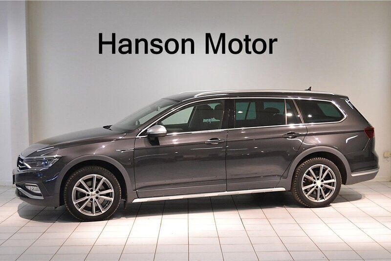 Mörkgrå Begagnad 2023 VW Passat Alltrack Kombi | 349 900 kr (Marknadspris) - Bild 1/4