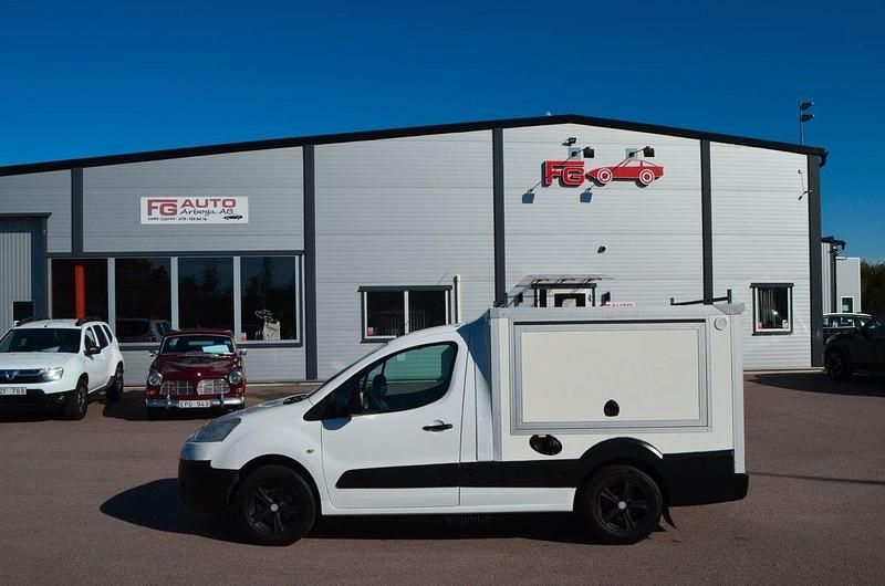 Vit Begagnad 2013 Peugeot Partner Minibuss | 84 900 kr (Dyr) - Bild 1/4