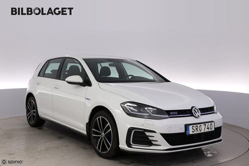 Vit Begagnad 2020 VW Golf VIII GTE Halvkombi | 219 500 kr (Bra pris) - Bild 1/4