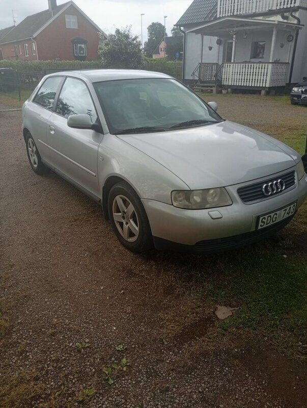 Silver Begagnad 2001 Audi A3 Halvkombi | 23 500 kr - Bild 1/4