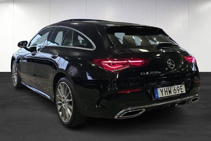 Begagnad Mercedes CLA250 Shooting Brake 160 HK (117 kW) 2023 Svart Kombi