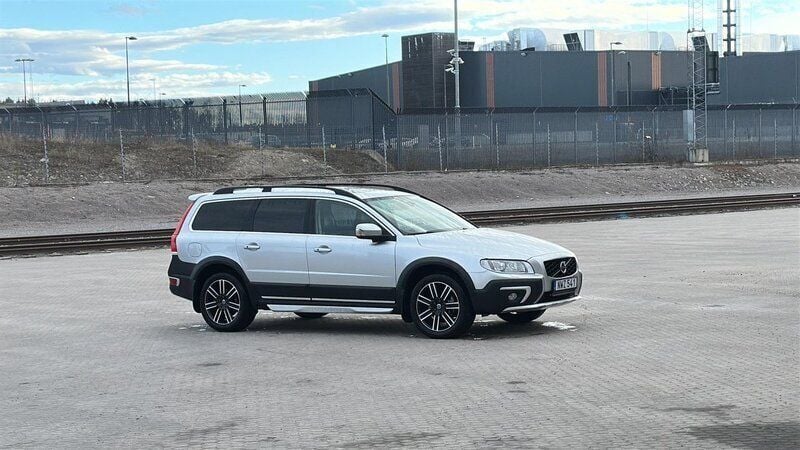 Silver Begagnad 2014 Volvo XC70 Summum SUV | 199 000 kr (Lite dyr) - Bild 1/4