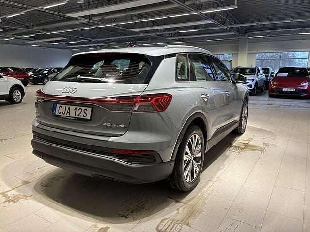 Begagnad Audi Q4 e-tron Design 150 kW (204 HK) 2022 Grå SUV