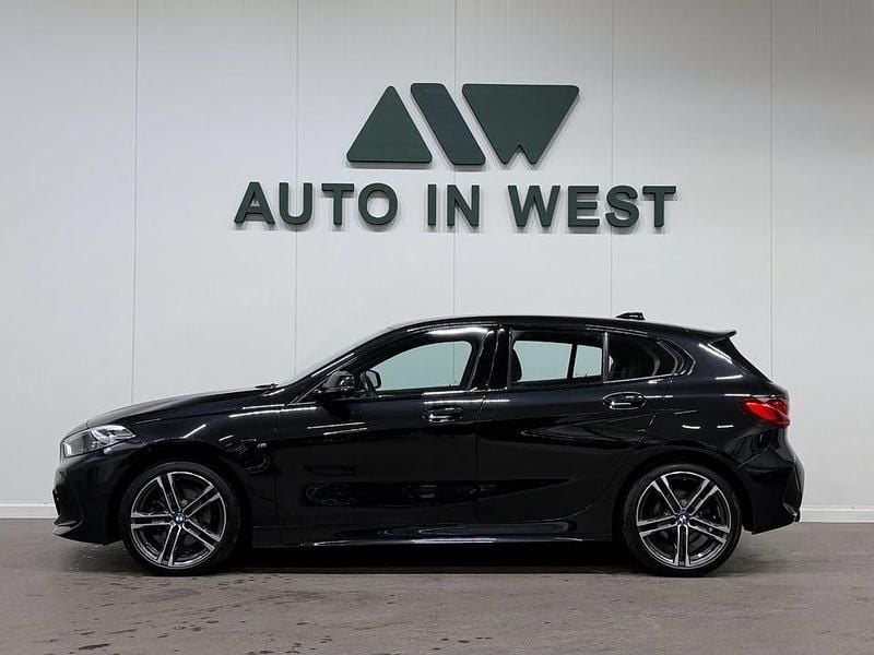 Begagnad BMW 118 M Sport 136 HK (100 kW) 2021 Svart Halvkombi