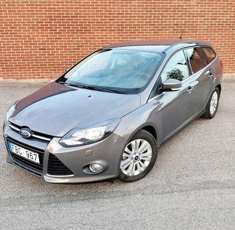 Brun Begagnad 2012 Ford Focus Kombi | 40 000 kr (Bra pris) - Bild 1/4