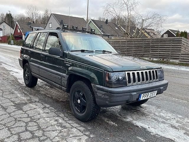 Mörkgrön Begagnad 1995 Jeep Grand Cherokee SUV | 26 900 kr - Bild 1/4