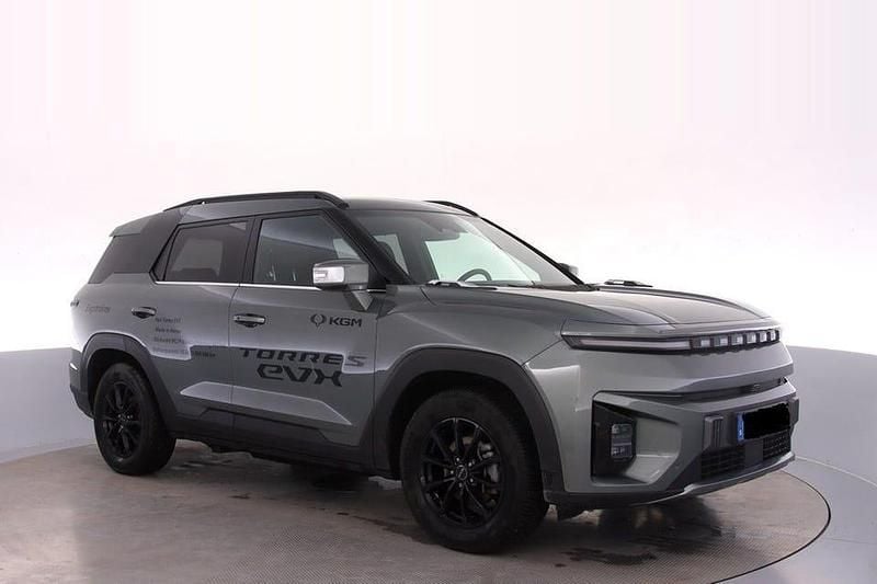 Space black Ny 2025 Ssangyong (KGM) Torres EVX SUV | 469 900 kr - Bild 1/4