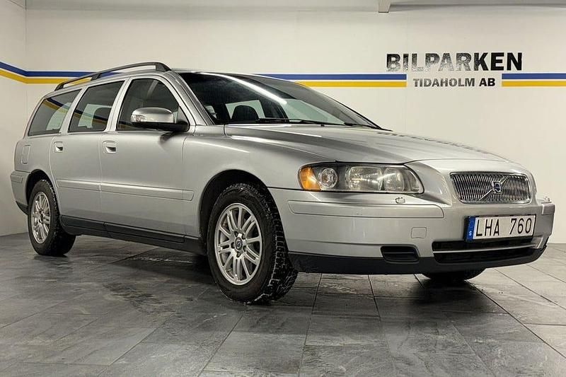 Begagnad Volvo V70 Kinetic 170 HK (125 kW) 2006 Ljusgrå Kombi