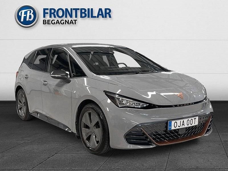 Ljusgrå (grå) Begagnad 2022 Cupra Born Halvkombi | 244 900 kr (Bra pris) - Bild 1/3