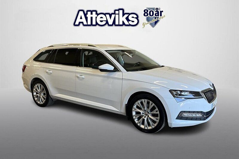 Vit Begagnad 2022 Skoda Superb Style Kombi | 339 900 kr (Marknadspris) - Bild 1/4