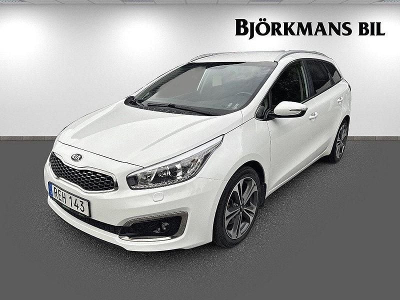 Vit (/hw2/ deluxe white m) Begagnad 2017 Kia Ceed Sportswagon Kombi | 129 000 kr (Marknadspris) - Bild 1/4
