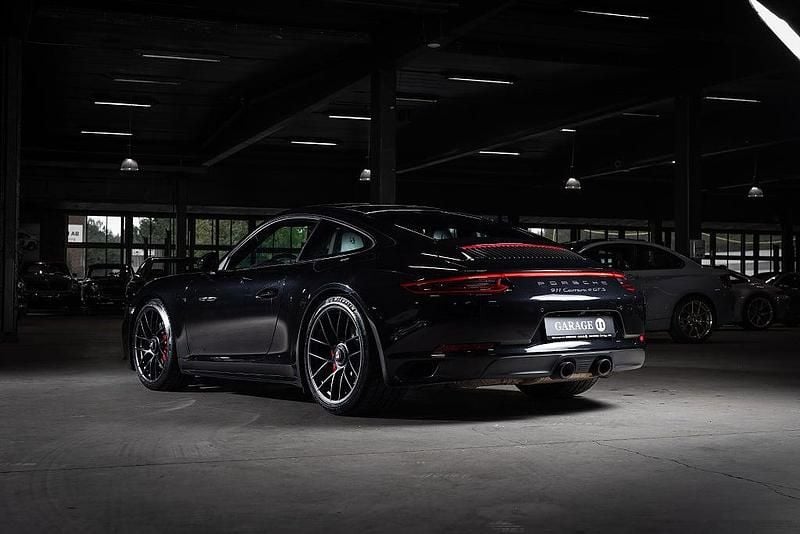 Begagnad Porsche 911 Carrera 4 GTS 450 HK (330 kW) 2019 Svart Sportkupé