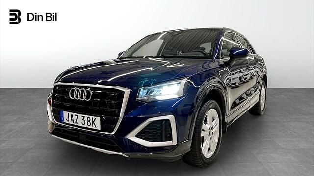 Navarrablå metallic Begagnad 2024 Audi Q2 Advanced Plus SUV | 279 000 kr (Marknadspris) - Bild 1/4
