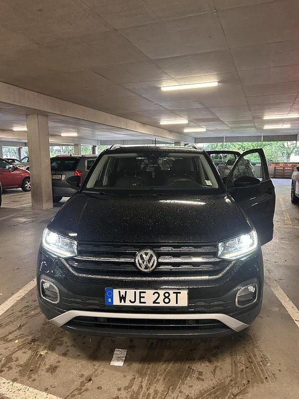 Svart Begagnad 2020 VW T-Cross GT SUV | 186 000 kr (Marknadspris) - Bild 1/4