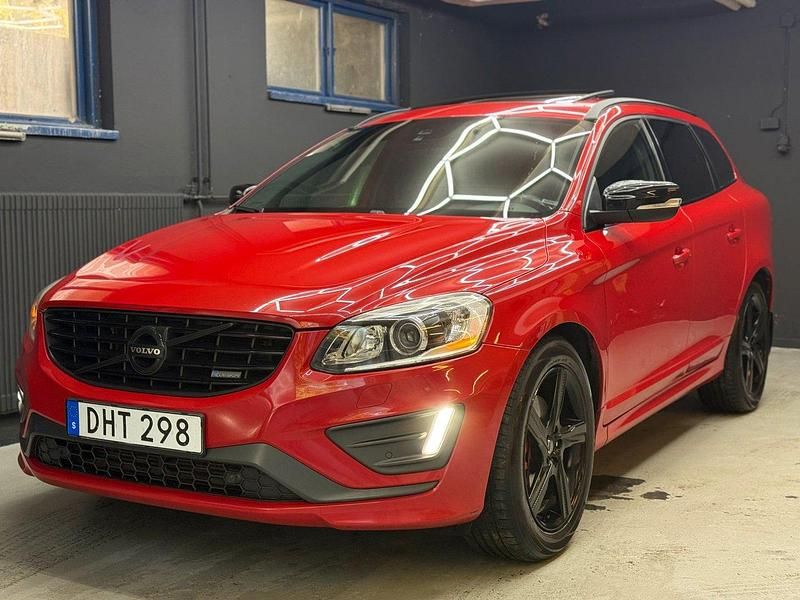 Röd Begagnad 2015 Volvo XC60 R-Design SUV | 159 900 kr (Marknadspris) - Bild 1/4